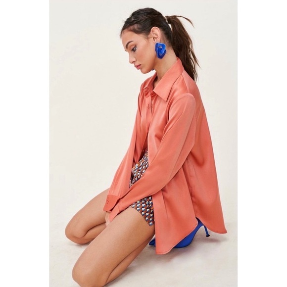 Haus of Bebe Rae Boutique oversized Satin Blouse - Picture 2 of 5